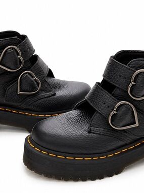 Dr. Martens Devon Heart Black Leather Platform Boots Heart Buckle Women’s 7